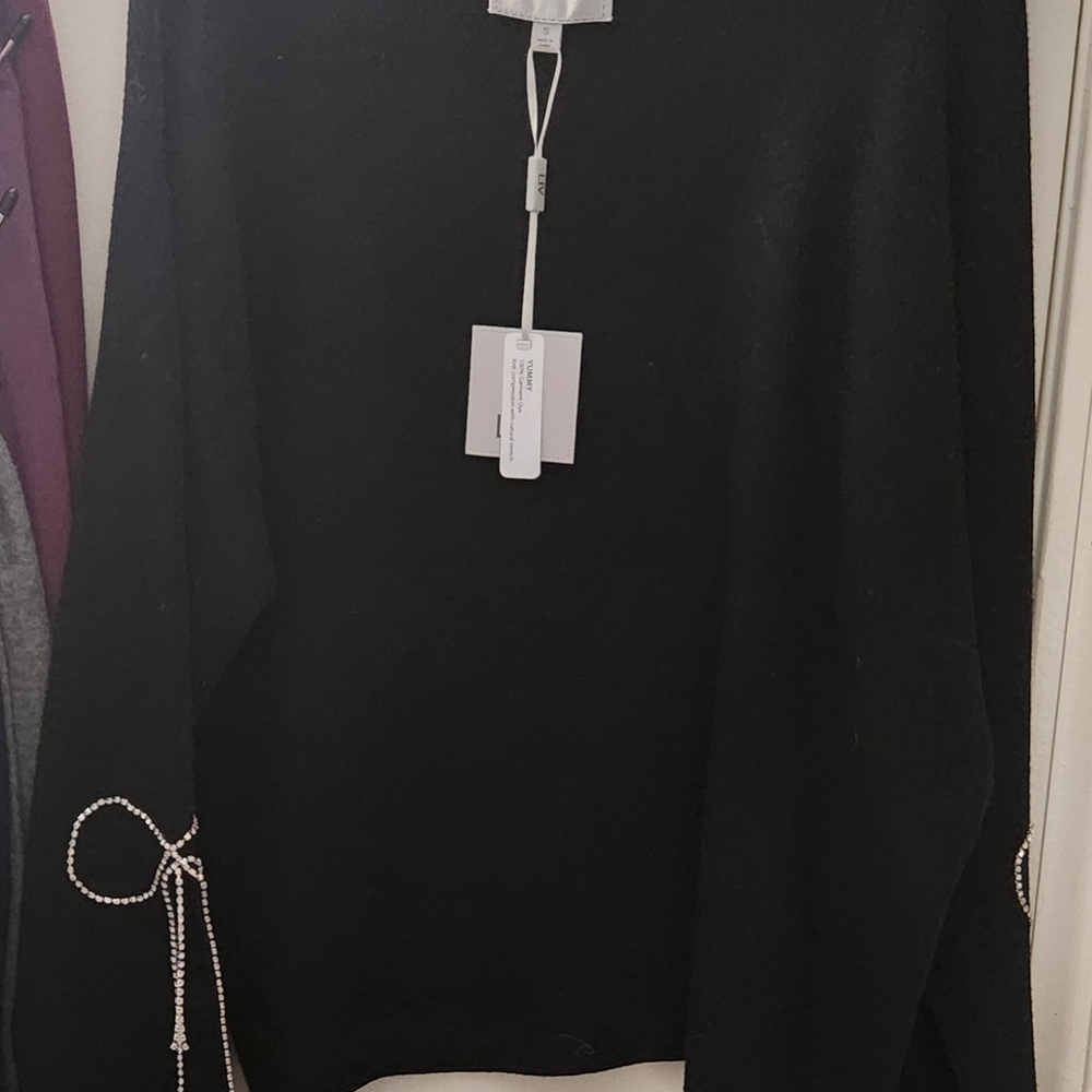 Liv Milano-elegant  black ocassional Ssweater with stuning  details